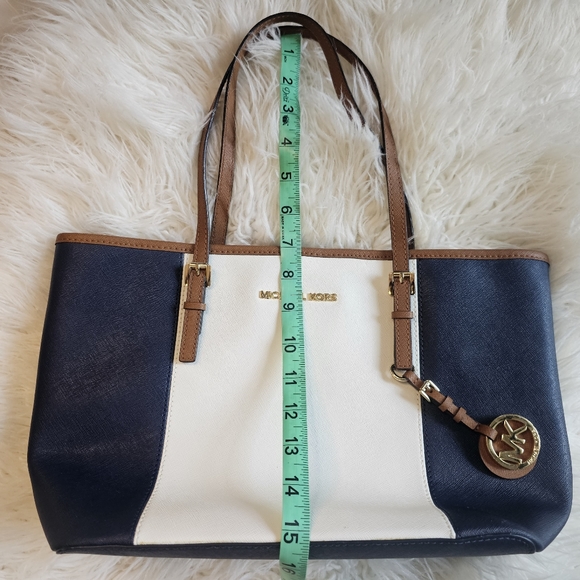 Michael Kors Saffiano Jet Set Summer Tote - Picture 13 of 15